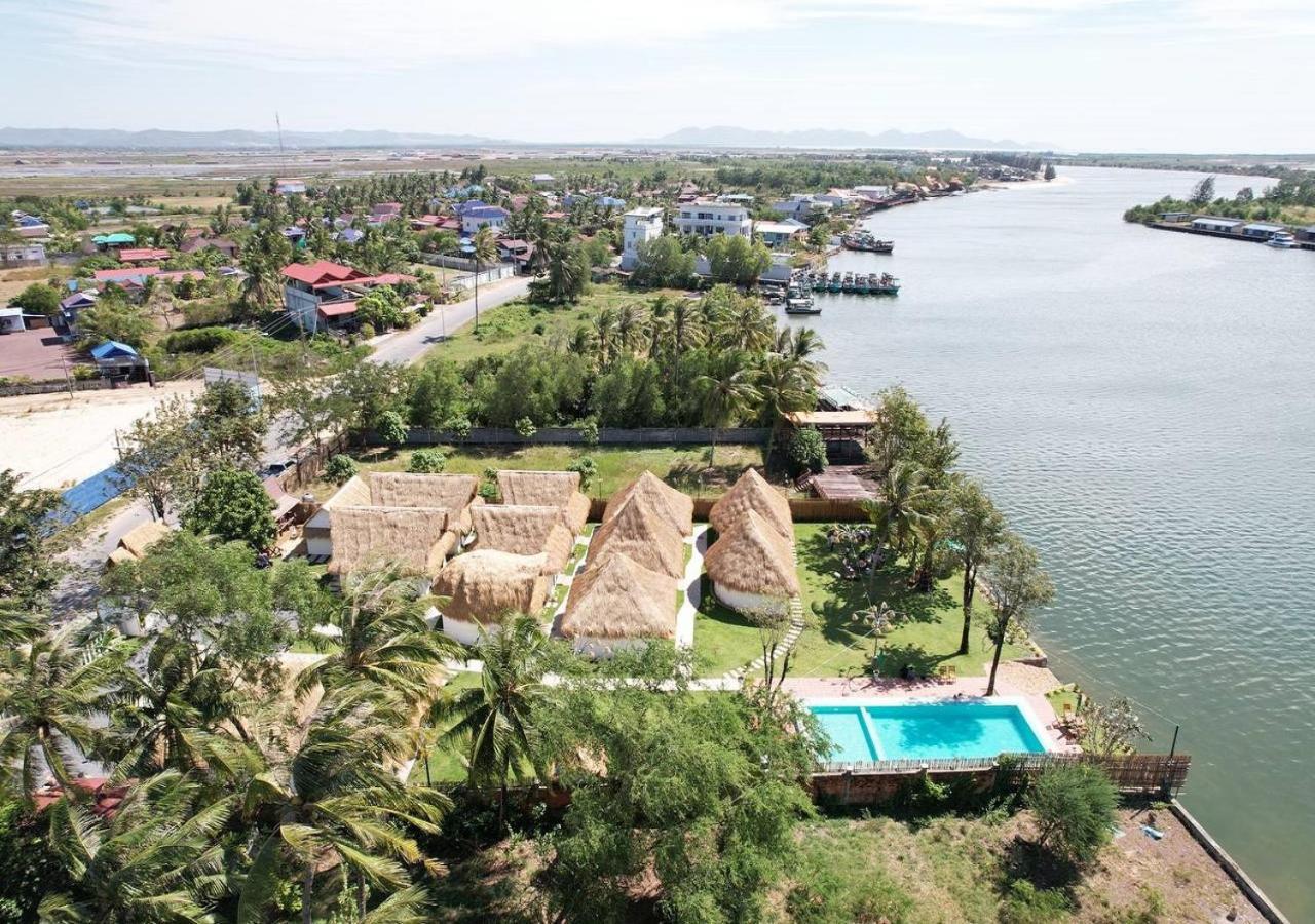 Sea Sand Resort Kampot Exterior photo